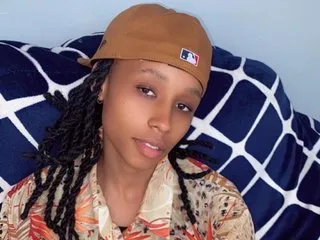Its_Zuri – webcam model profile photo