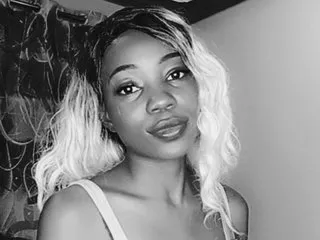 Prettylolah – webcam model profile photo