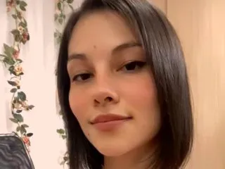 SarahVal – webcam model profile photo