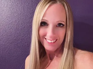 SweetCarlyBee – webcam model profile photo